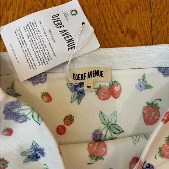 Djerf Avenue Women's Daily Tube Top Summer Berries Sleeveless XS - Picture 6 of 7